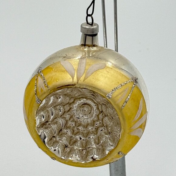 2 VTG MERCURY MICA GLASS INDENT PAINTED CHRISTMAS ORNAMENTS Austria  GOLD GREEN - Picture 10 of 16